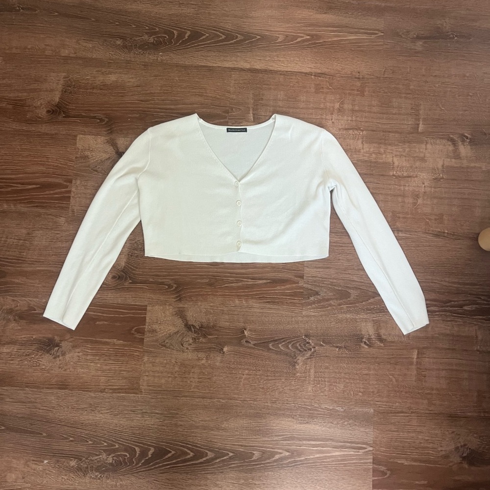 Brandy Melville Button-Up Cropped Cardigan in White